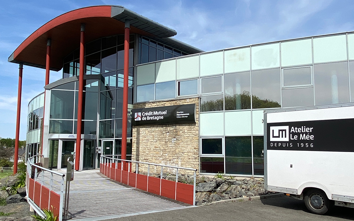 credit-mutuel-bretagne_enseigne_01