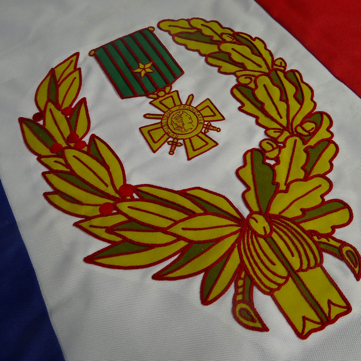 fabricant drapeau brodé