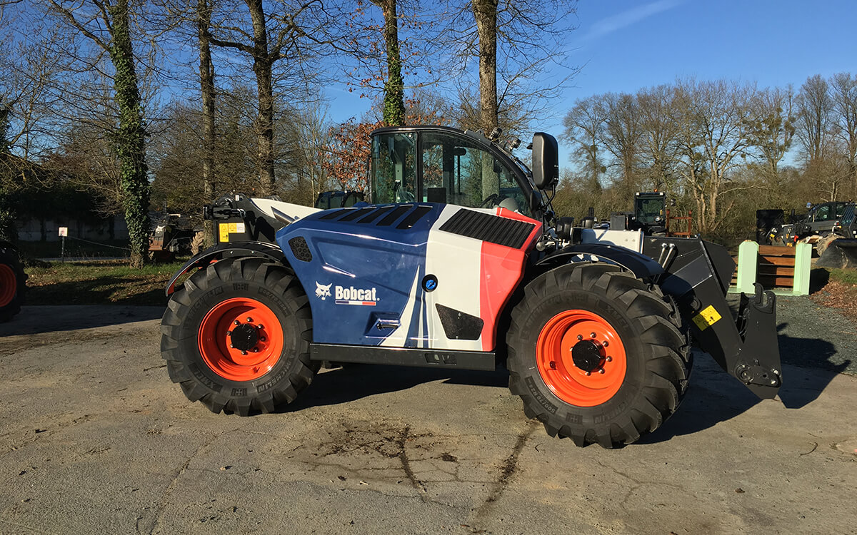 bobcat-covering-vehicule-02-tinified