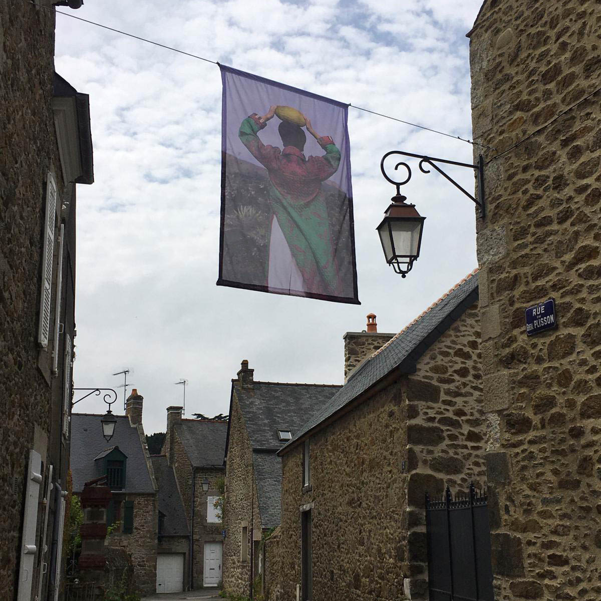 art suspendu st briac