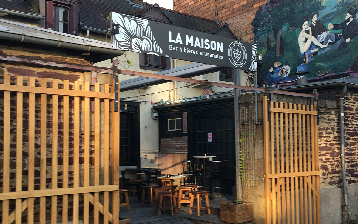 la-maison-bar-pose-enseigne-03