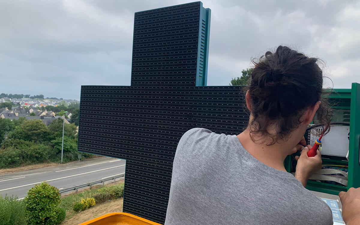 pharmacie_melesse_sav_croix_01-tinified