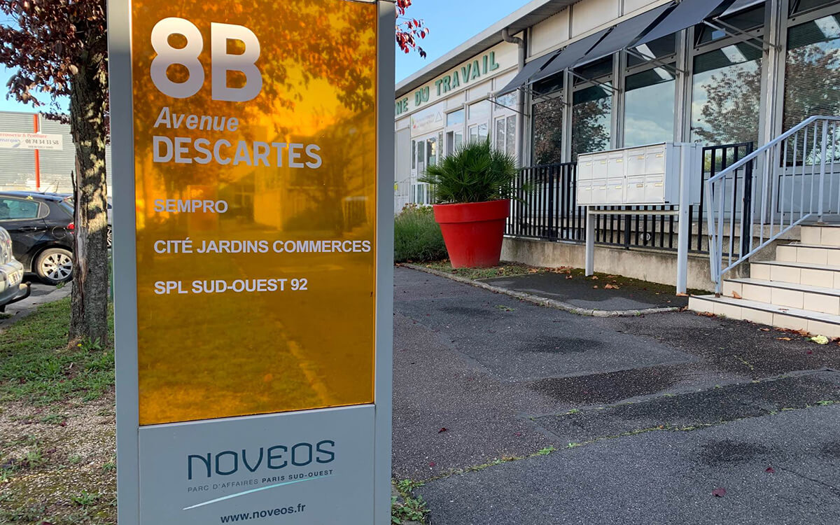 sa-immo_pose_lettrage_enseigne_02-tinified