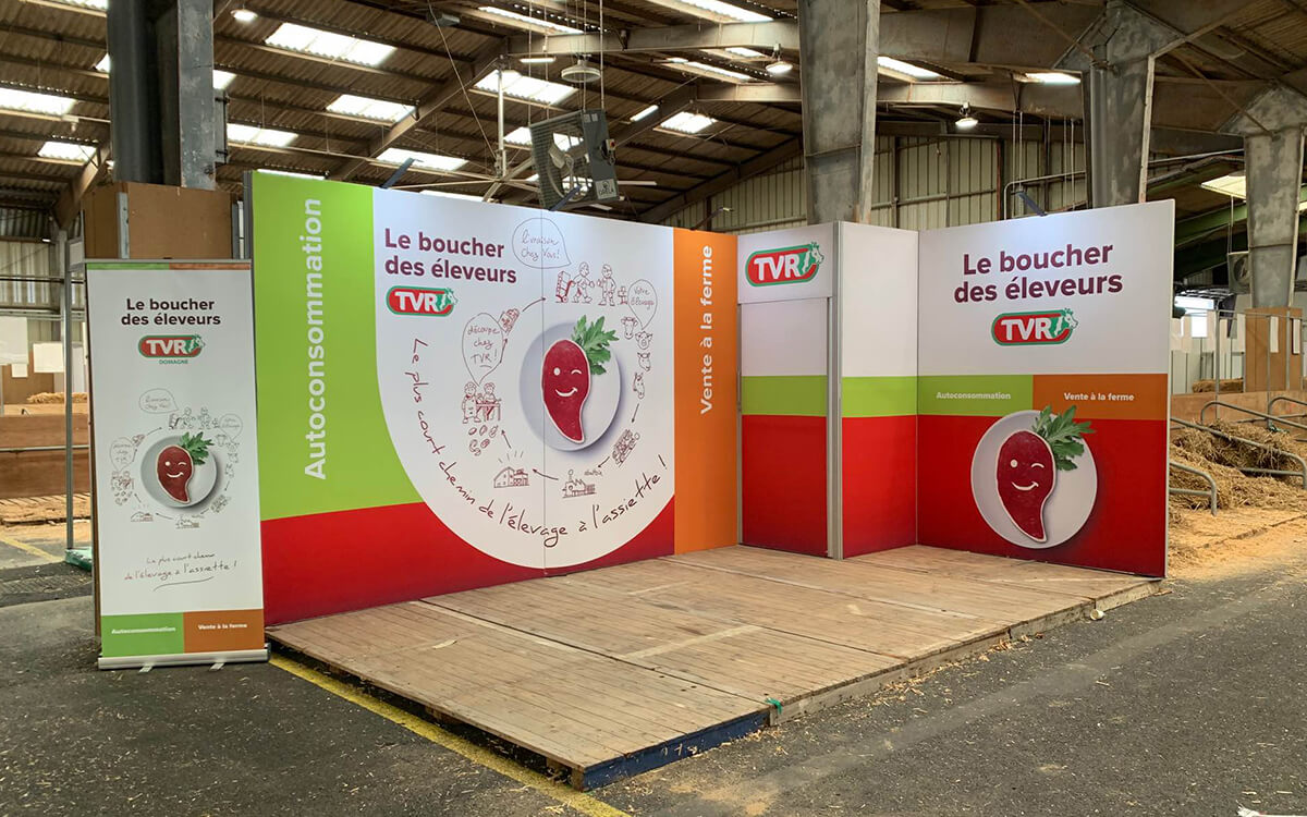 tvr_pose_stand_03-tinified